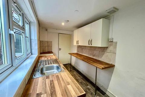 3 bedroom terraced house to rent, Scarborough Road, Walsall