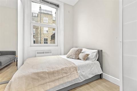 Studio to rent, Collingham Place, London SW5