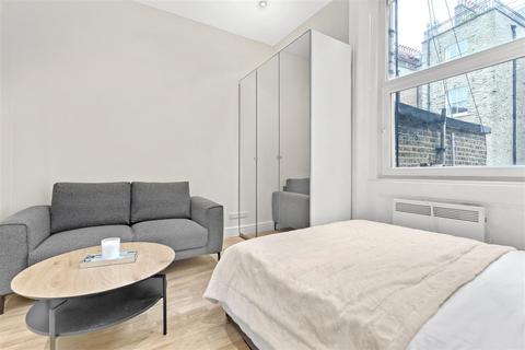 Studio to rent, Collingham Place, London SW5