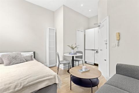 Studio to rent, Collingham Place, London SW5