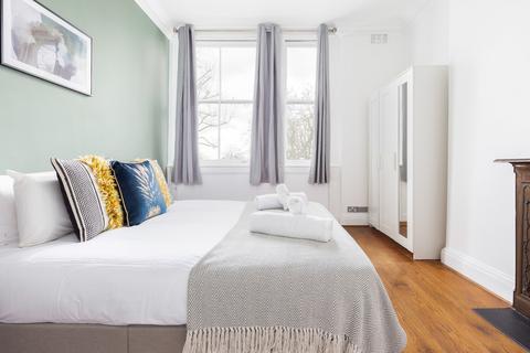 2 bedroom flat to rent, St George's Terrace