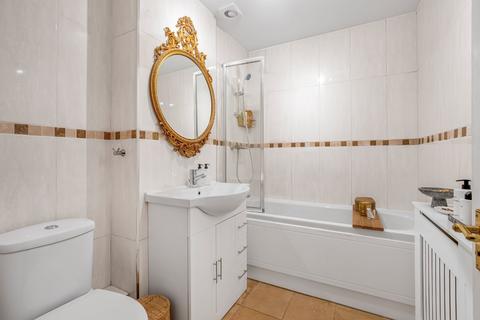 undefined, Falcon Road, Battersea, London, SW11