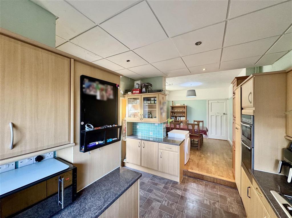 Kitchen edit.jpg