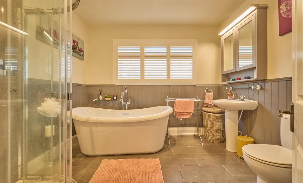 En Suite Bathroom to Front