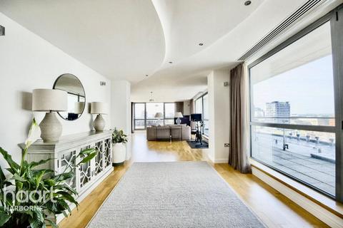 2 bedroom penthouse to rent, Breathtaking City Centre Penthouse