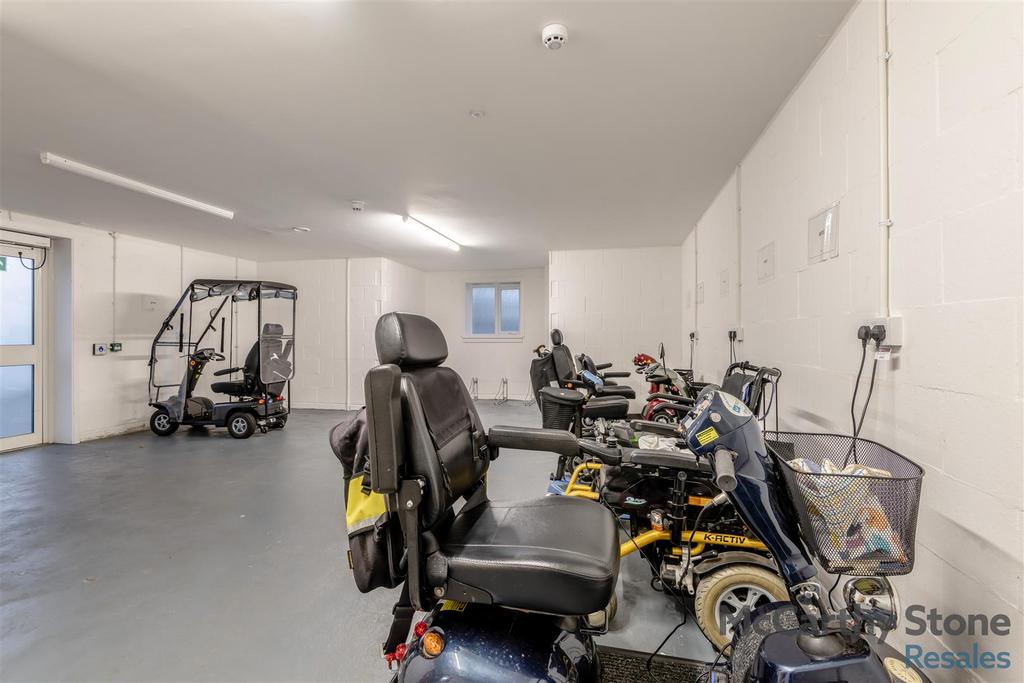 8672597-interior21.jpg