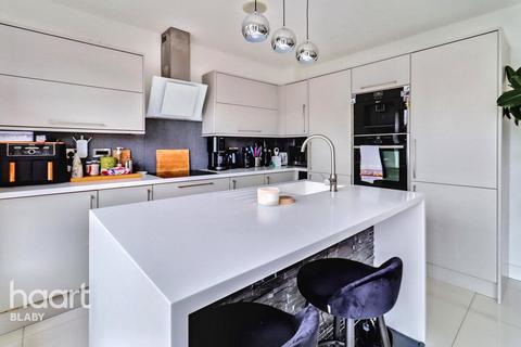 3 bedroom semi-detached house for sale, Grange Drive, Leicester