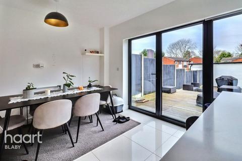 3 bedroom semi-detached house for sale, Grange Drive, Leicester