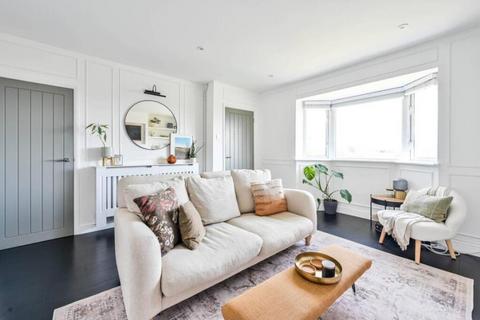 2 bedroom terraced house to rent, Westway, Guildford GU2