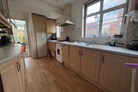 4 bedroom detached house to rent, 21 West Drayton Park Avenue, West Drayton