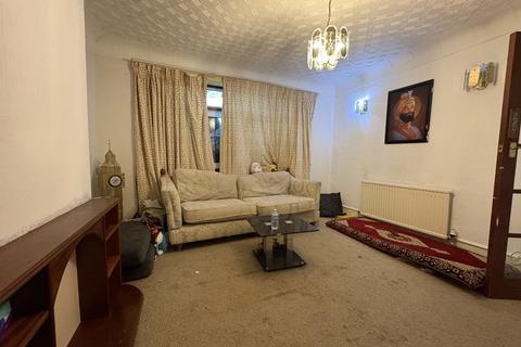 4 bedroom detached house to rent, 21 West Drayton Park Avenue, West Drayton