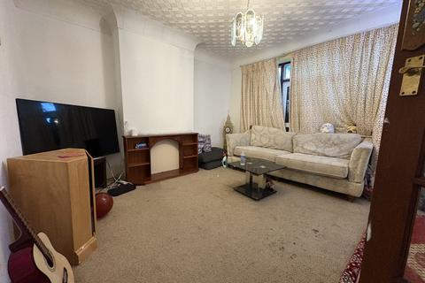 4 bedroom detached house to rent, 21 West Drayton Park Avenue, West Drayton