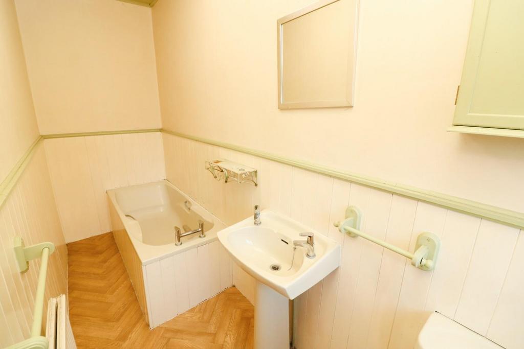 En-Suite Bathroom