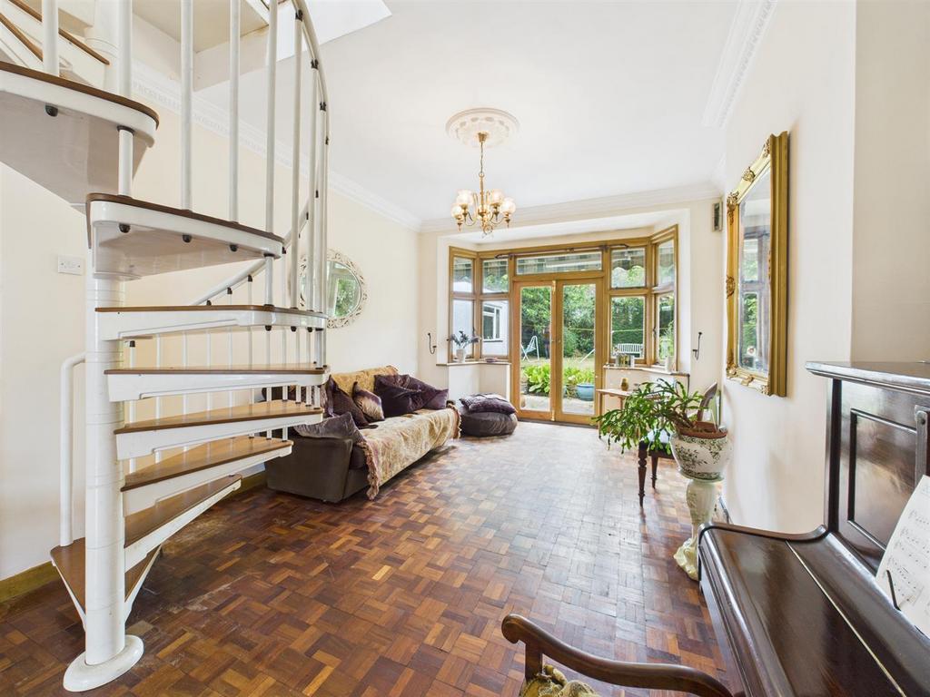 CAM05080 G0-PR0118-STILL009.jpg