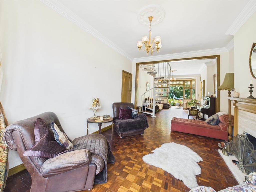 CAM05080 G0-PR0117-STILL011.jpg