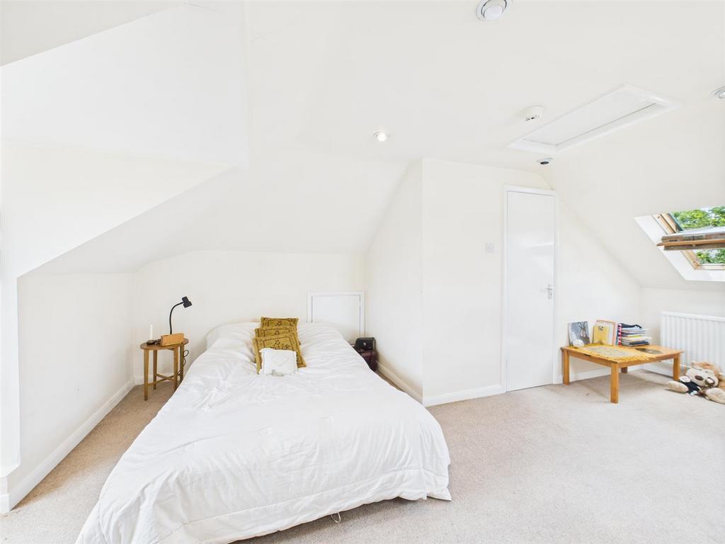 CAM05080 G0-PR0117-STILL005.jpg