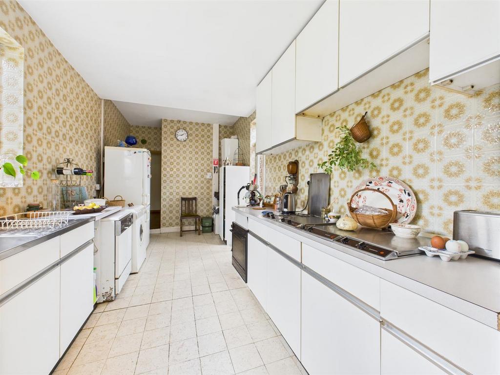 CAM05080 G0-PR0117-STILL038.jpg