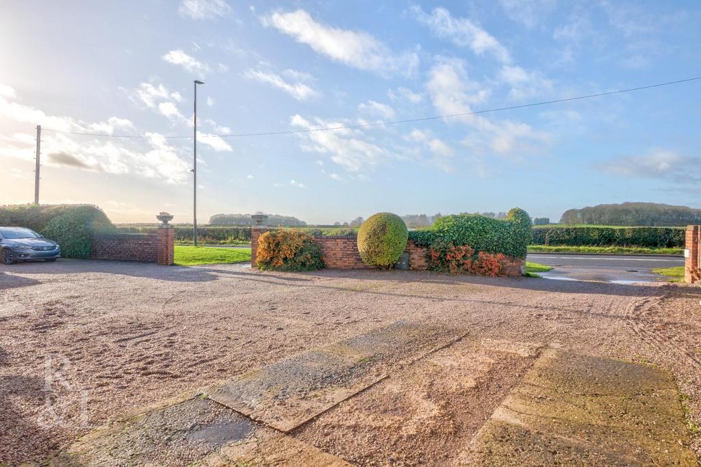 191 Acresford (2).jpg