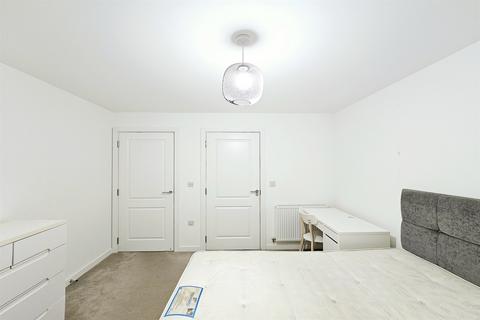 2 bedroom flat to rent, London E14