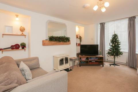 3 bedroom cottage for sale, 21 High Market Place, Kirkbymoorside, York, YO62 6BG