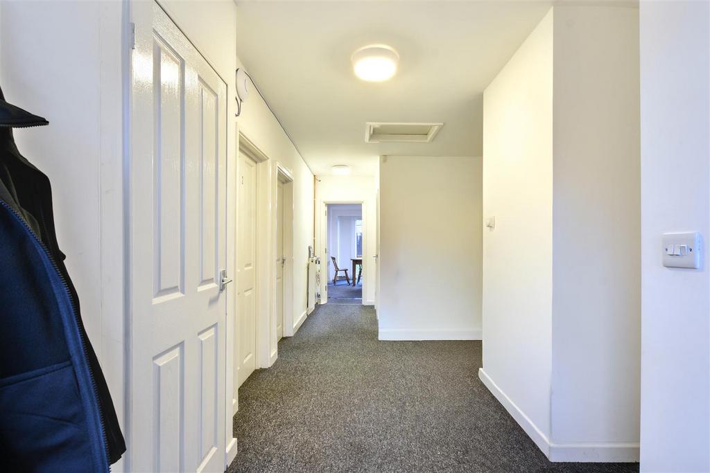 Hallway 2.jpeg