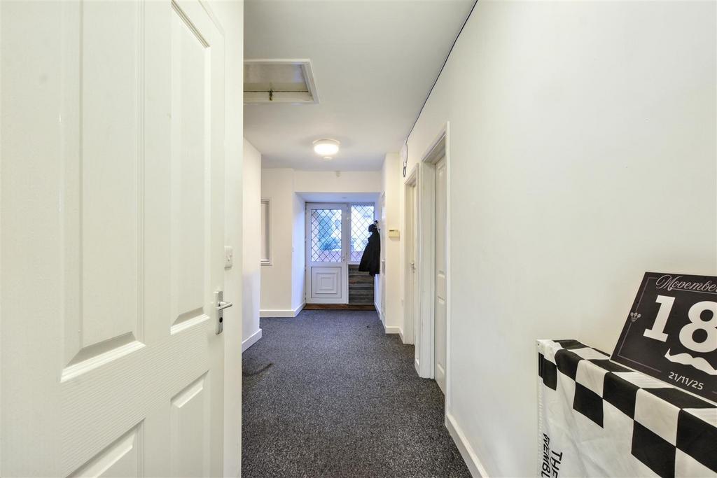 Hallway 1.jpeg