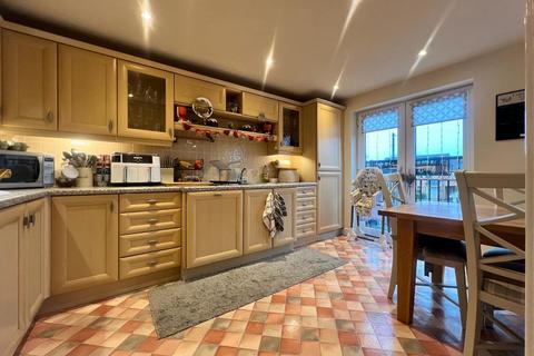 4 bedroom terraced house to rent, Willow Drive, Brough, East Riding of Yorkshire, HU15