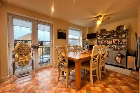 4 bedroom terraced house to rent, Willow Drive, Brough, East Riding of Yorkshire, HU15
