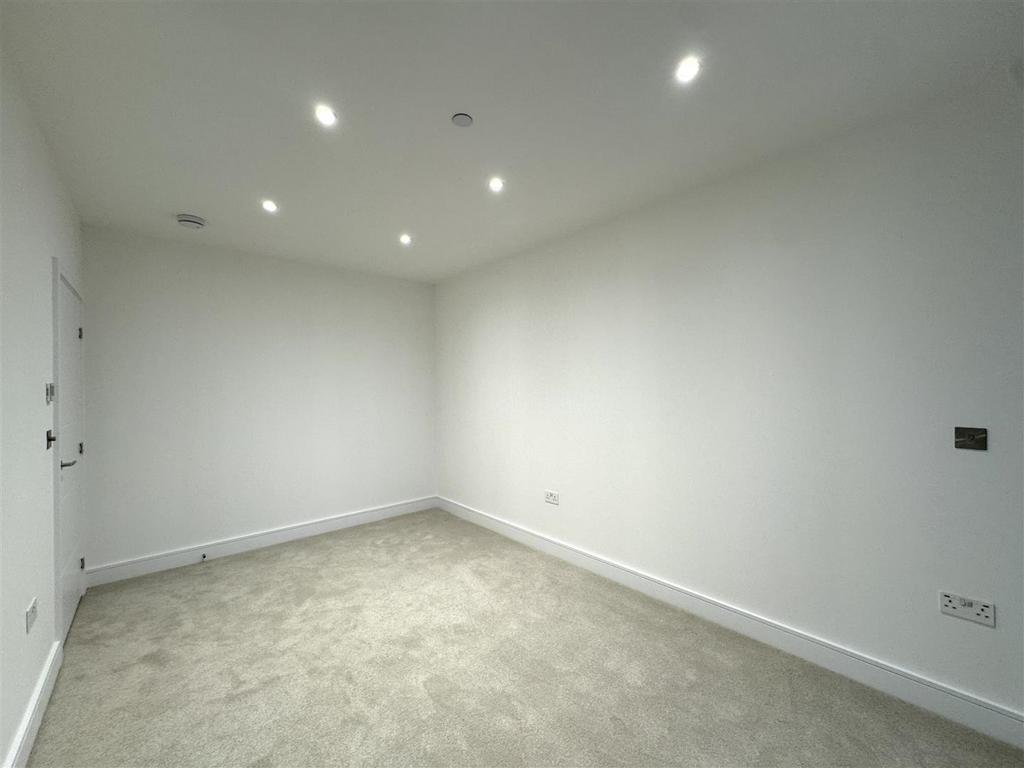 Bedroom pic 5.jpeg