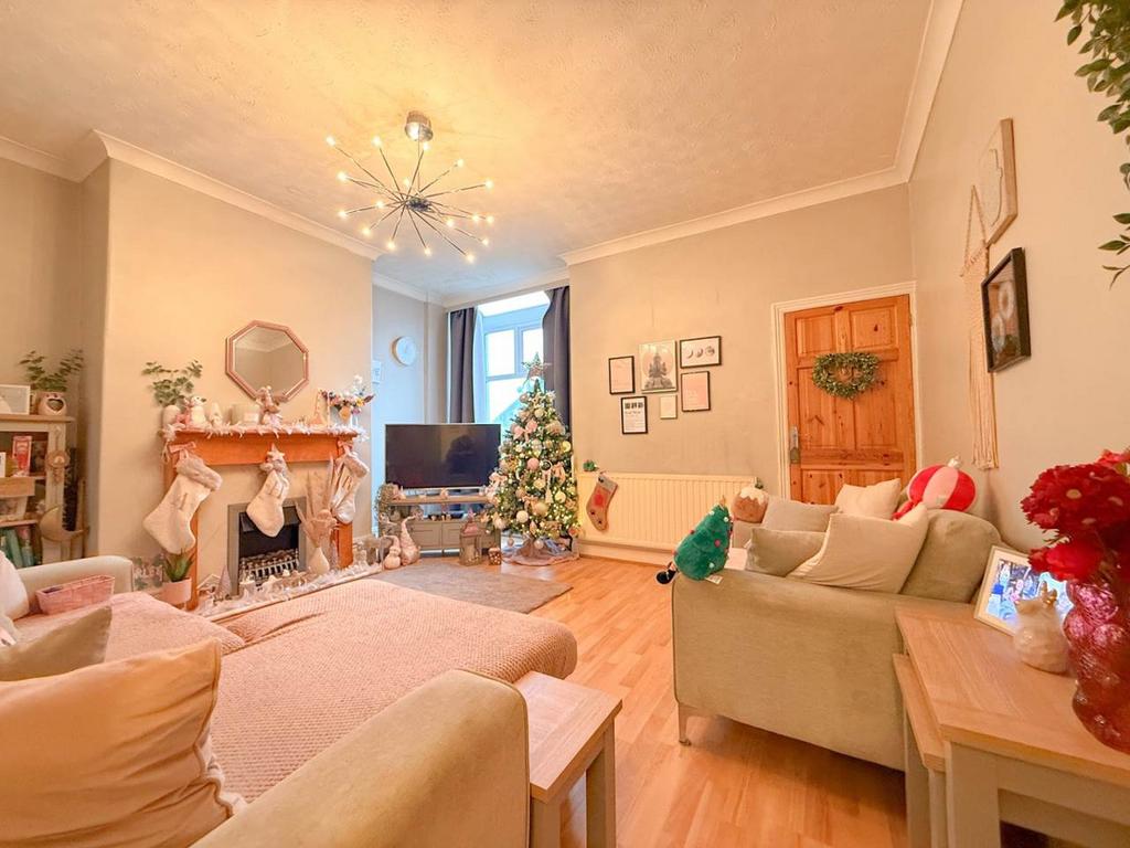 Living Room (V)