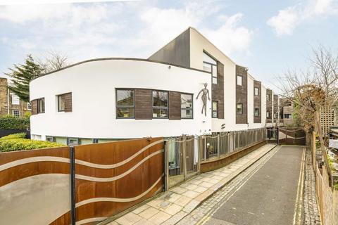 2 bedroom flat to rent, Harmood Grove, London NW1
