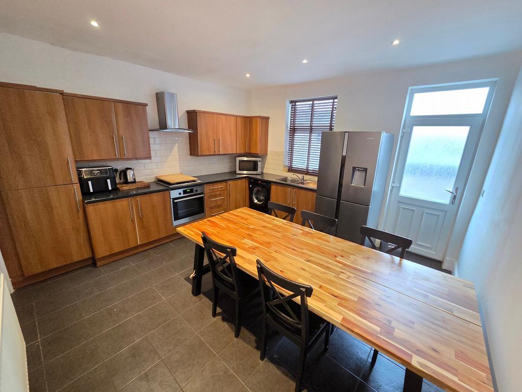 Dining kitchen