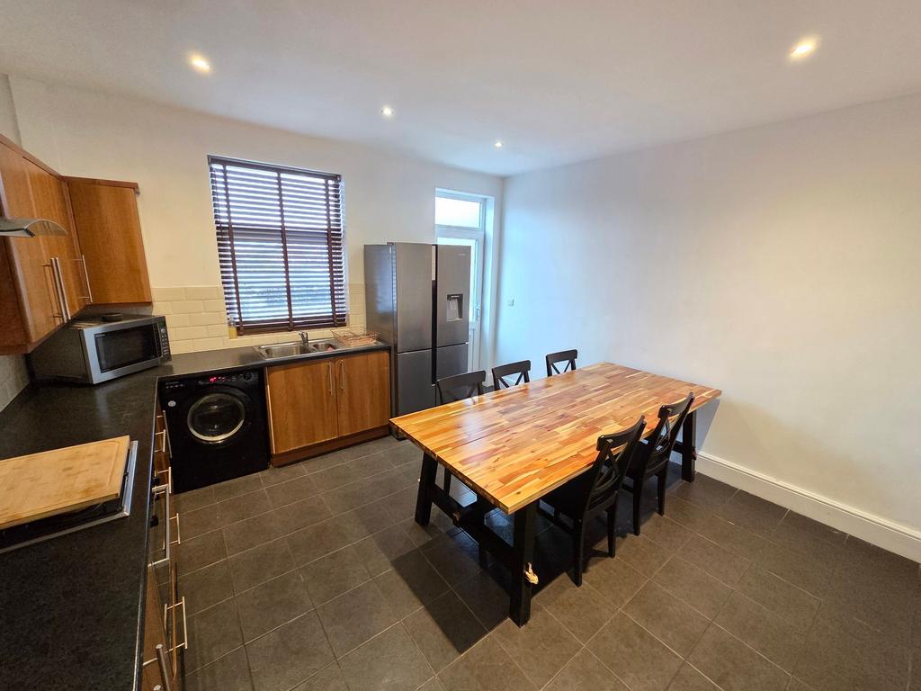 Dining kitchen