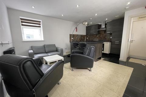 2 bedroom apartment to rent, The Parade, Roath, Cardiff