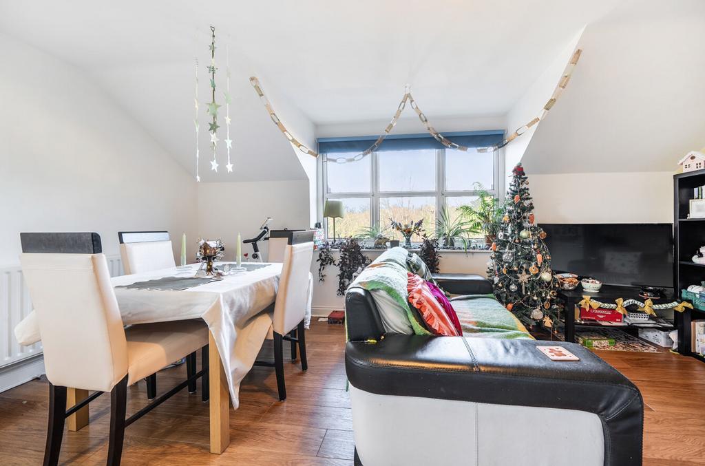 1384669-8-693d61b...