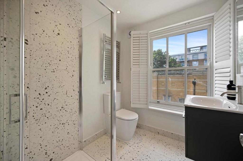 RCFBL-cambridge grove - bathroom 3 (1).jpg