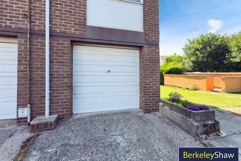 2 bedroom flat for sale, Channel Road, Crosby, Liverpool