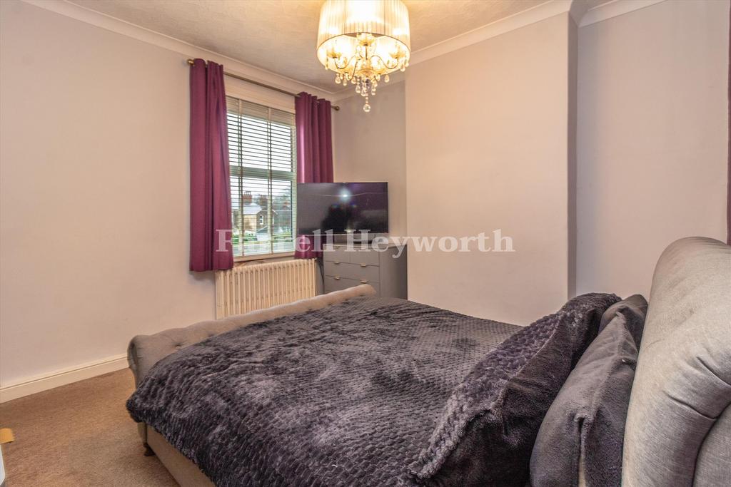 Bedroom 1 image 2