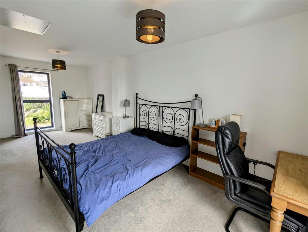 L02 Master Bedroom (2).jpg