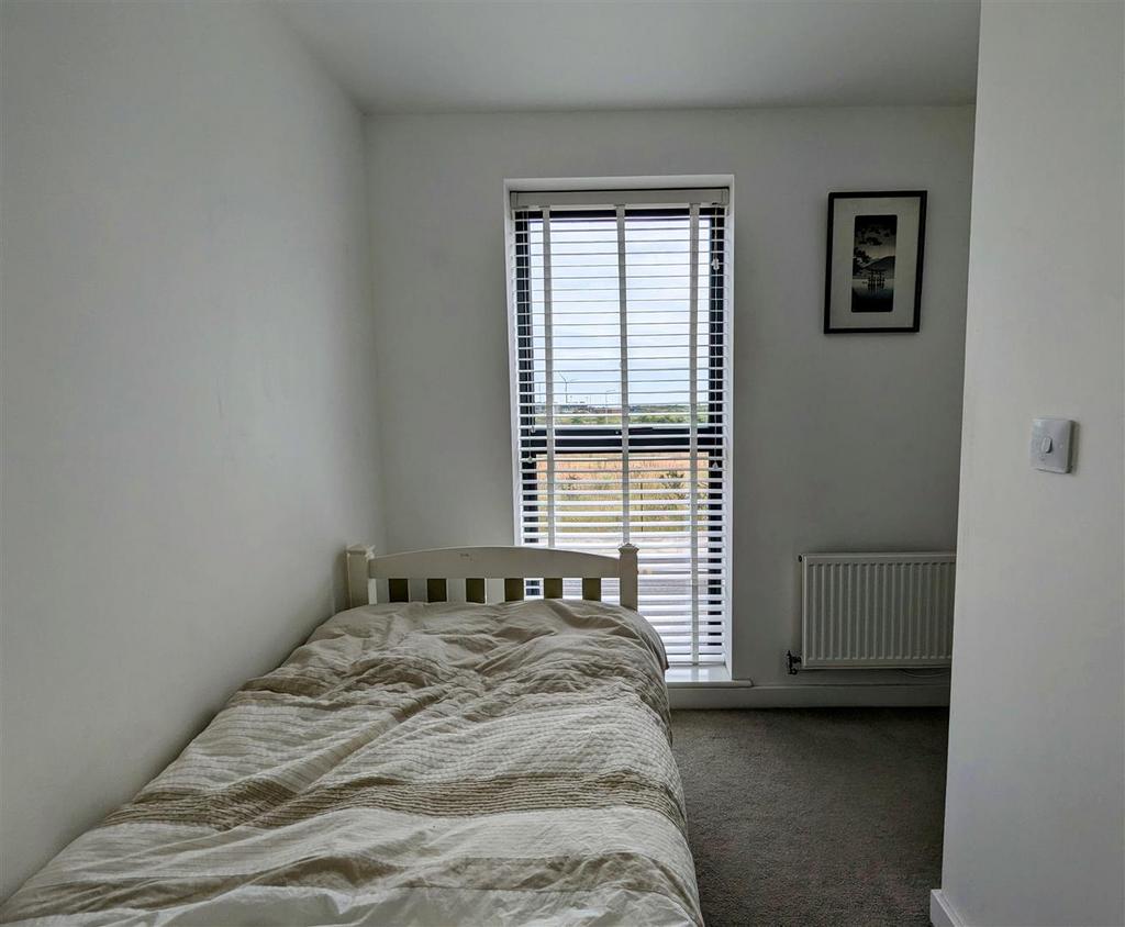 L02 Spare Bedroom 1.jpg