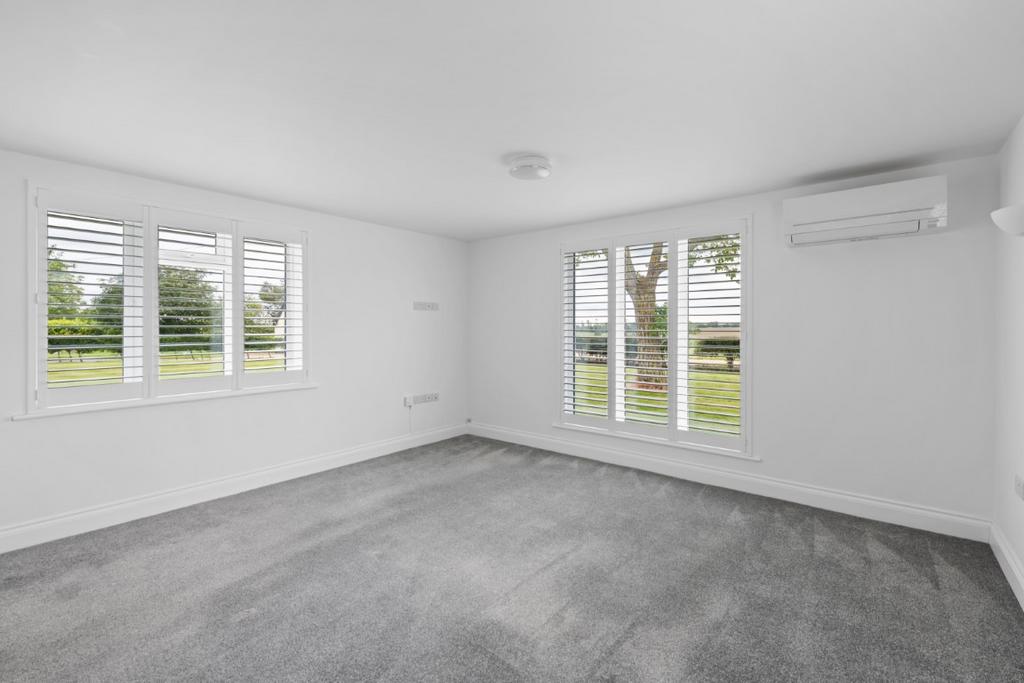 4 Medium T202509241445.jpg