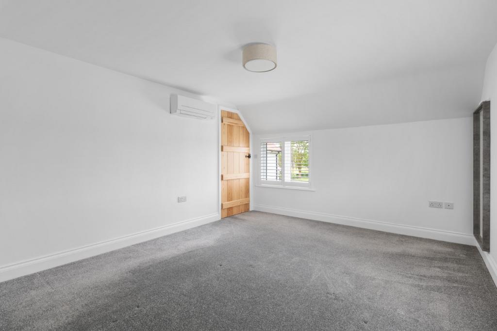 9 Medium T202509241445.jpg