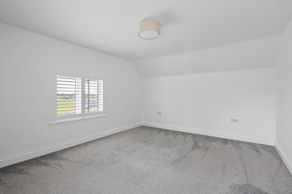 10 Medium T202509241445.jpg