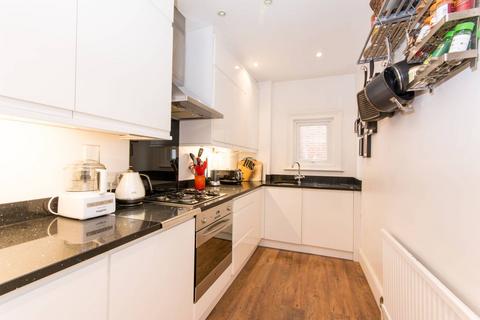 3 bedroom flat to rent, Blenheim Gardens, Willesden Green, London, NW2