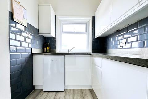 2 bedroom apartment to rent, Egerton Road, Bexhill-on-Sea, TN39