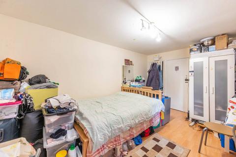 undefined, Rosslyn Crescent, Harrow, HA1