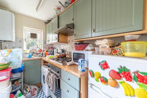 undefined, Rosslyn Crescent, Harrow, HA1
