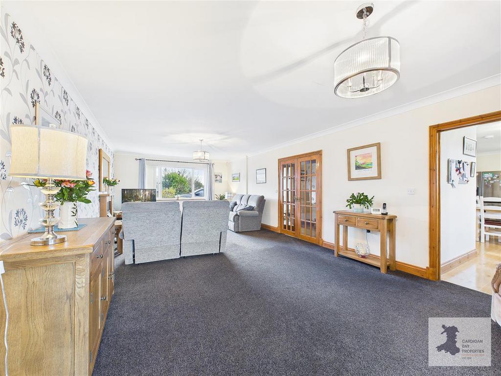 Lounge/Dining room