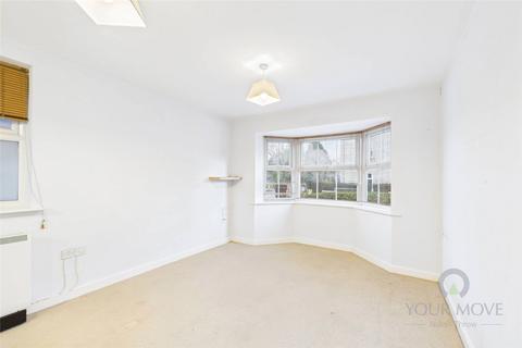 2 bedroom flat for sale, Alchester Court, Northamptonshire NN12