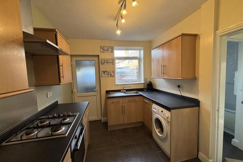 3 bedroom semi-detached house for sale, Bendbow Rise, Leicester
